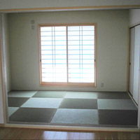 【2F リビング側から和室方向】奥の和室の畳は琉球畳です。